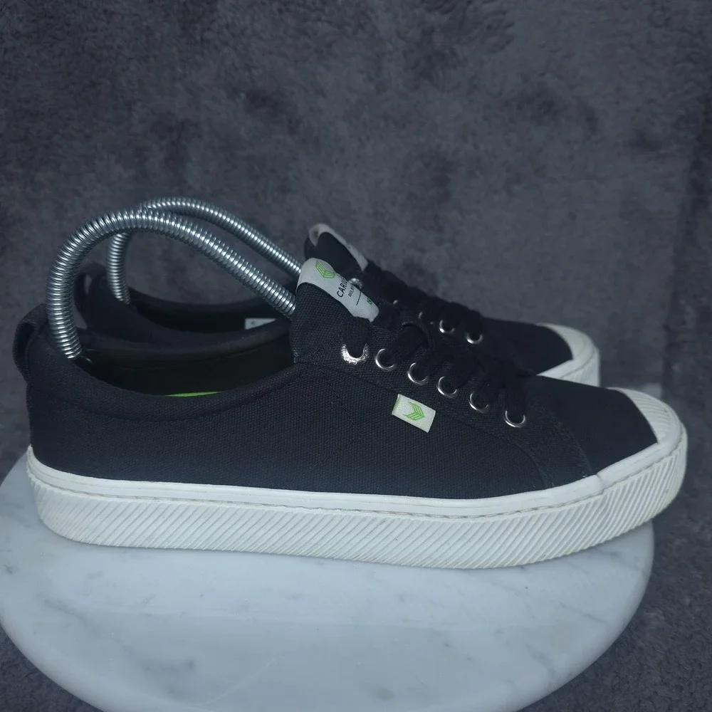 Cariuma Shoes Mens Size 8 Black Low Top Casual Comfort Sneakers 100103B01M